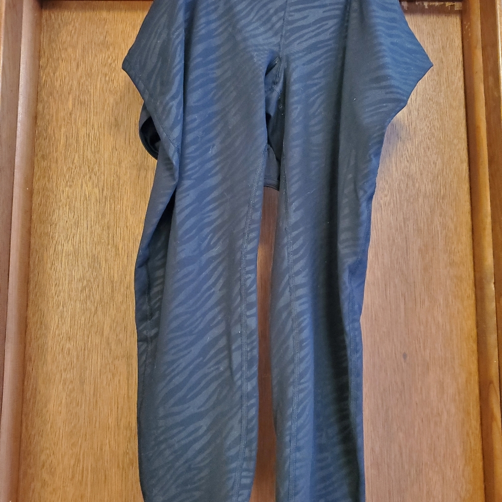 Super comfy black cat print maternity leggings XL, target brand.